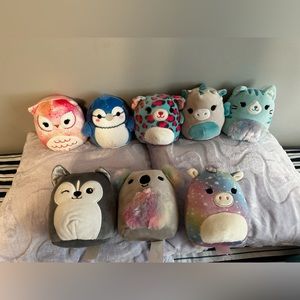 8 pack of SQUISHMALLOWS. Selling for $45!!